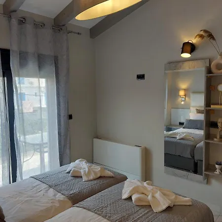 Elite Luxury アルゴストリオン